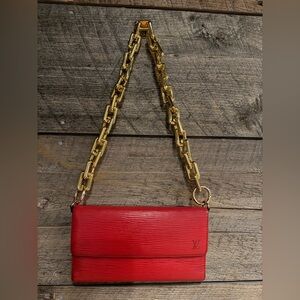 Epi LV red wallet on Chain